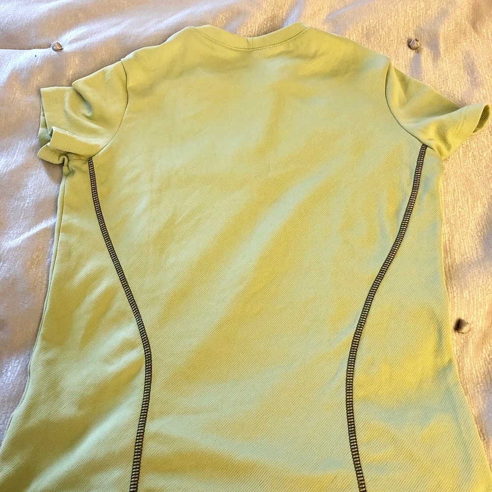 Nike Performance Shirt 🤽♀️🤾🏻♀️ - Picture 2 of 4
